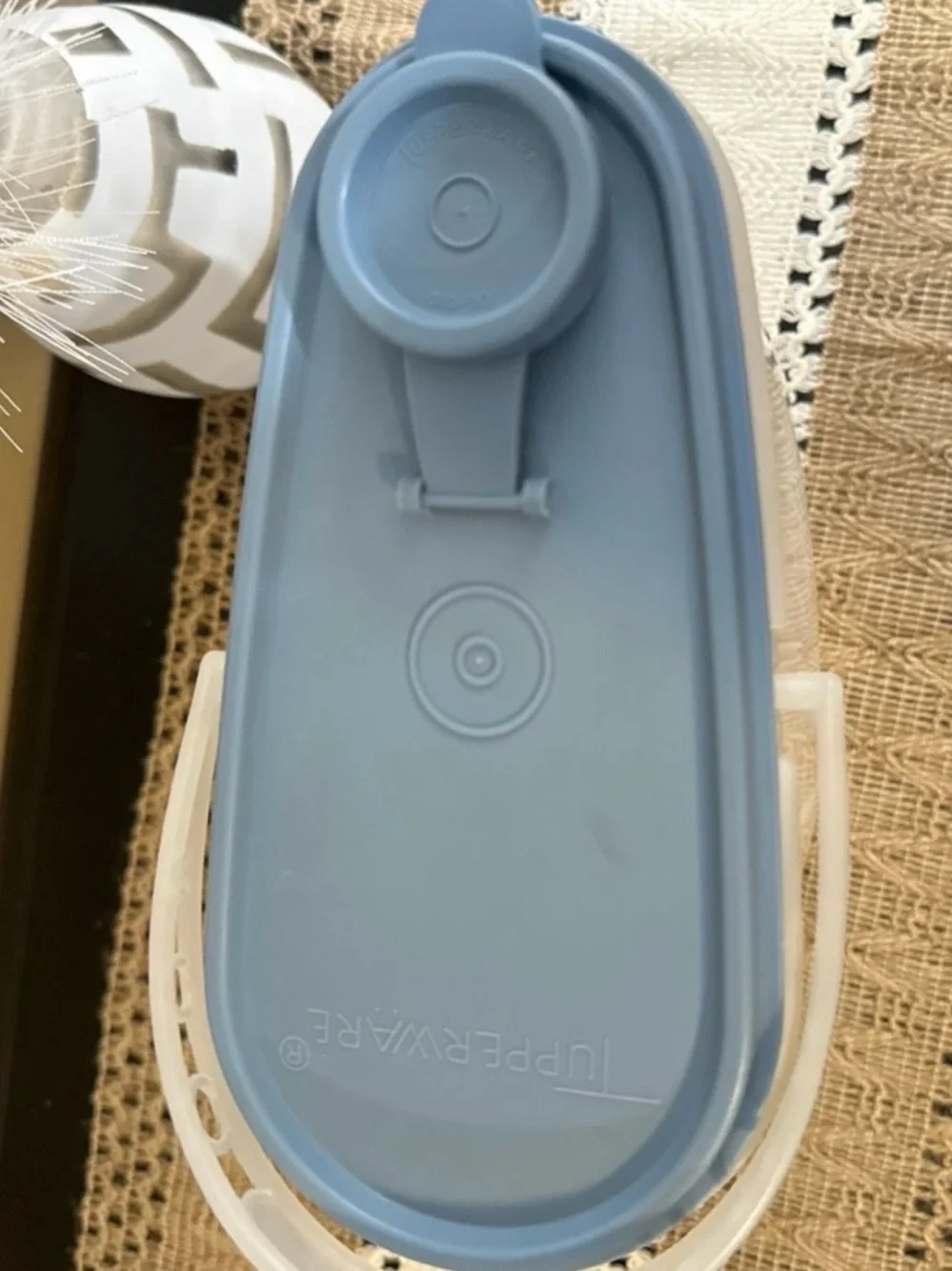 Vintage Tupperware Beverage Buddy 2 Qt Pitcher Blue Flip Top Lid